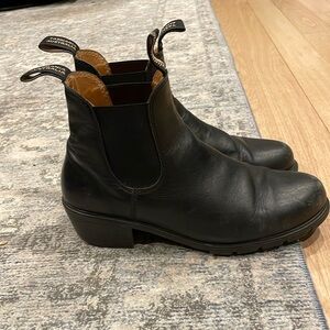 Blundstone women’s heeled black boots - size 9